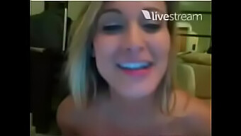 A Beleza Brasileira Andressa Urach Faz Um Tentador Show Ao Vivo Na Webcam.