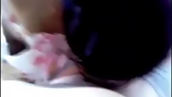 Momenti Intimi Nella Camera Da Letto Di Una Coppia Cinese Amatoriale