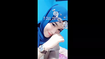 Putri Indonesia Yang Sensual Menari Di Bigo Live