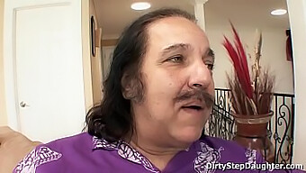 Znany Gwiazdor Porno Ron Jeremy Cieszy Się Zakazanym Związkiem Ze Swoją Cudowną 18-Letnią Pasierbicą Lynn Love