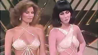 Cher Y Raquel Welch En Película Para Adultos Retro - Soy Una Mujer