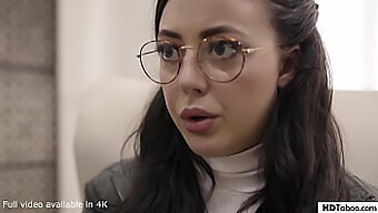 Manipulativní Sociální Pracovnice Whitney Wright Zažívá Drsný Sex V Hd.