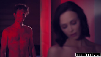 Emily Willis Isolada E Forçada A Fazer Sexo Em Uma Cabana