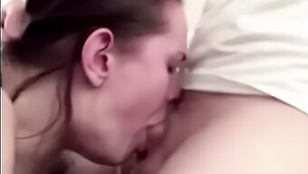 ¡una Mujer Promiscua Recibe Sexo Oral Intenso Y Se Traga Semen!