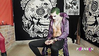 Spanischer Cosplay Dreier Mit Zwei Harley Quinns Und Einem Joker