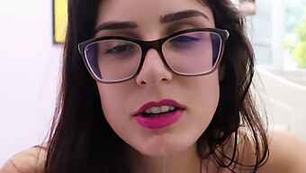 Brazilian Beauty Reveals Her Natural Beauty In Joi Video