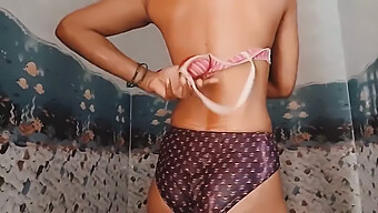 Bhabhi Mamta Ấn Độ Tắm Riêng Tư Với Đồ Lót Hở Hang