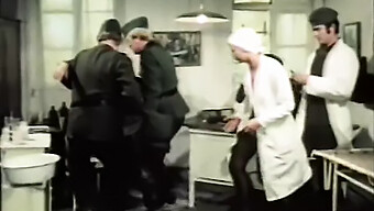 Vintage Német Pornósztár Patricia Rhomberg Egy Forró 8 Mm-Es Filmben 1975-Ből