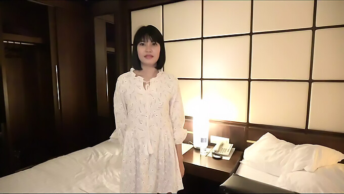 东南亚的隐藏宝藏:三个迷人的亚洲美女,拥有惊人的身材和强烈的高潮