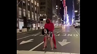 Interracial-Paar Erkundet Orales Und Vaginales Vergnügen Im Big Apple