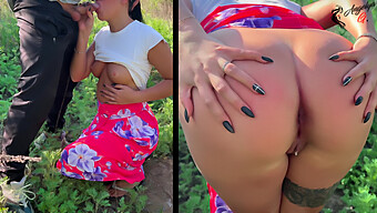 Junges Girl In Kleid Gibt Blowjob Und Wird In Freier Natur Besamt