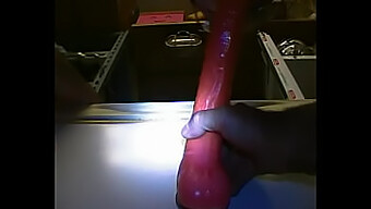 Intens Deepthroat Med En Dildo