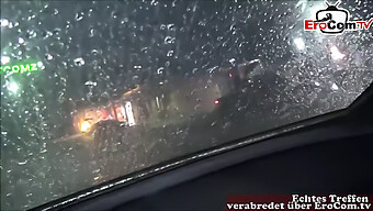 Vídeo Pov De Adolescente Fazendo Boquete Em Carro E Engolindo Porra