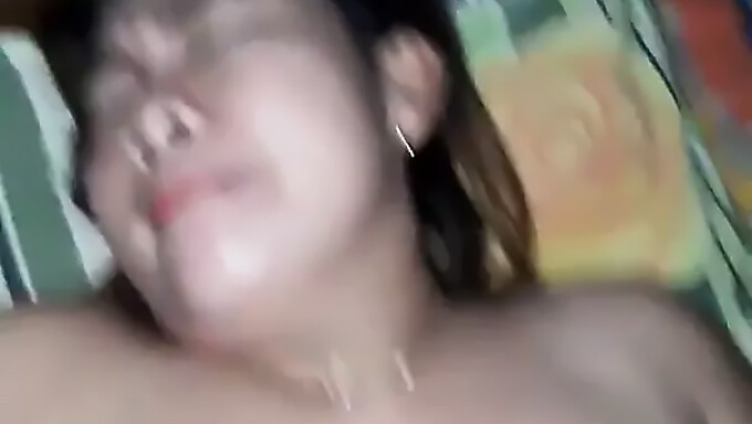 Ngực Tự Nhiên To Người Á Châu Tự Sướng Bằng Một Màn Blowjob Lộn Xộn