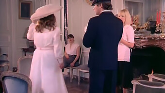 Introduzione Di Una Giovane Donna Nel 1979 Che Vede Un Bellissimo Trio