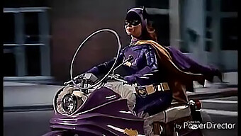 Câu Chuyện Nguồn Gốc Của Batgirl Mở Ra Với Hành Động Siêu Anh Hùng Gợi Cảm