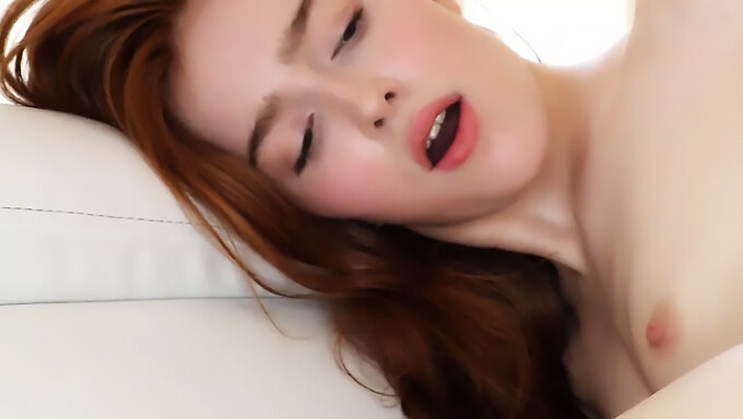 ¡jia Lissa, Una Pelirroja Impresionante, Experimenta Un Intenso Placer Y Clímax! ¡no Te Pierdas Esta Experiencia Única!