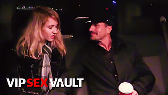 Pipes D'Adolescente Blonde Et Sexe En Public Dans Un Taxi Avec Beatrix Glower