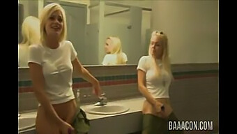 Jesse Jane Og Riley Steele Viser Frem Sine Utrolige Muntlige Ferdigheter I En Forførende Trekant.