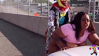 Gibby The Clown Hat Expliziten Sex Mit Juicy Tee Auf Atlantas Verkehrsreichster Route.